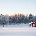 Hommala Riverside With Terrace, Sauna & Auroras Near Rovaniemi *