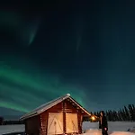Деревянный коттедж Hommala Riverside With Terrace, Sauna & Auroras Near Rovaniemi *