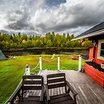 Hommala Riverside With Terrace, Sauna & Auroras Near Rovaniemi