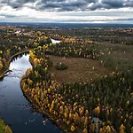 Hommala Riverside With Terrace, Sauna & Auroras Near Rovaniemi Деревянный коттедж Raiskio