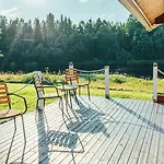 Hommala Riverside With Terrace, Sauna & Auroras Near Rovaniemi Деревянный коттедж Raiskio