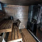 Деревянный коттедж Hommala Riverside With Terrace, Sauna & Auroras Near Rovaniemi *