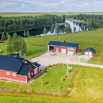 Hommala Riverside With Terrace, Sauna & Auroras Near Rovaniemi Деревянный коттедж