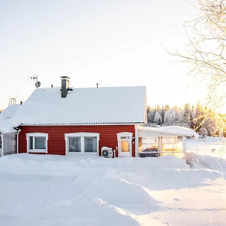 Деревянный коттедж Hommala Riverside With Terrace, Sauna & Auroras Near Rovaniemi