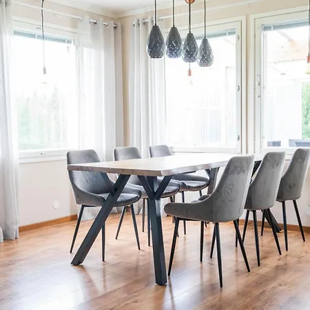 山林小屋 Hommala Riverside With Terrace, Sauna & Auroras Near Rovaniemi *