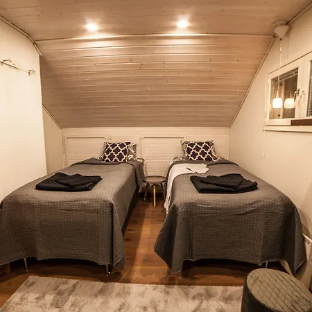 Hommala Riverside With Terrace, Sauna & Auroras Near Rovaniemi