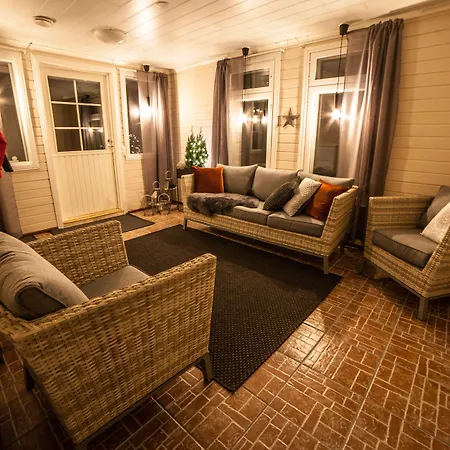 Hommala Riverside With Terrace, Sauna & Auroras Near Rovaniemi