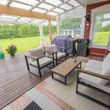 Hommala Riverside With Terrace, Sauna & Auroras Near Rovaniemi