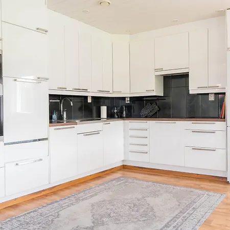 Hommala Riverside With Terrace, Sauna & Auroras Near Rovaniemi *