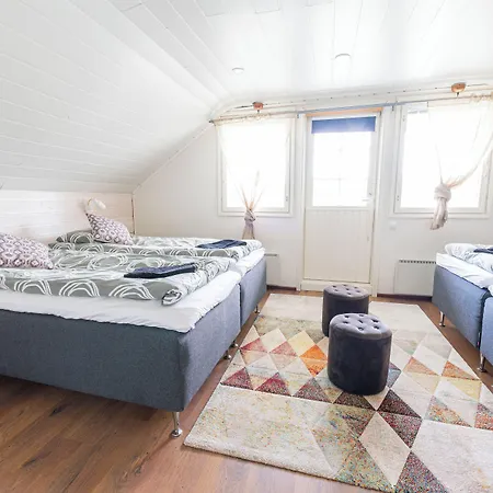 Hommala Riverside With Terrace, Sauna & Auroras Near Rovaniemi *